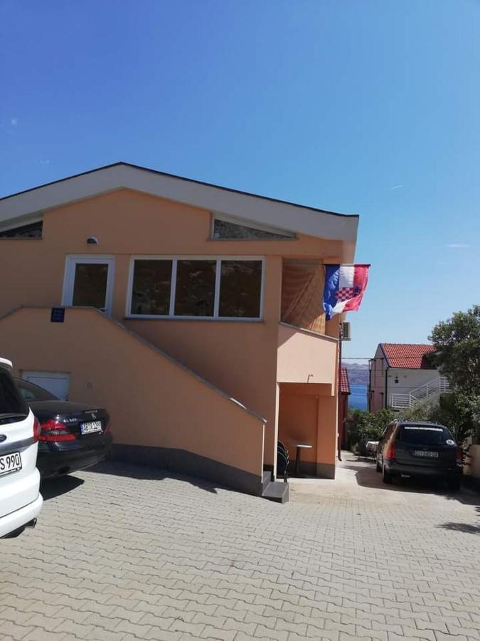 Apartmani Ivankovic Karlobag Exterior foto