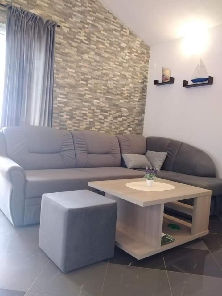 Apartmani Ivankovic Karlobag Cameră foto