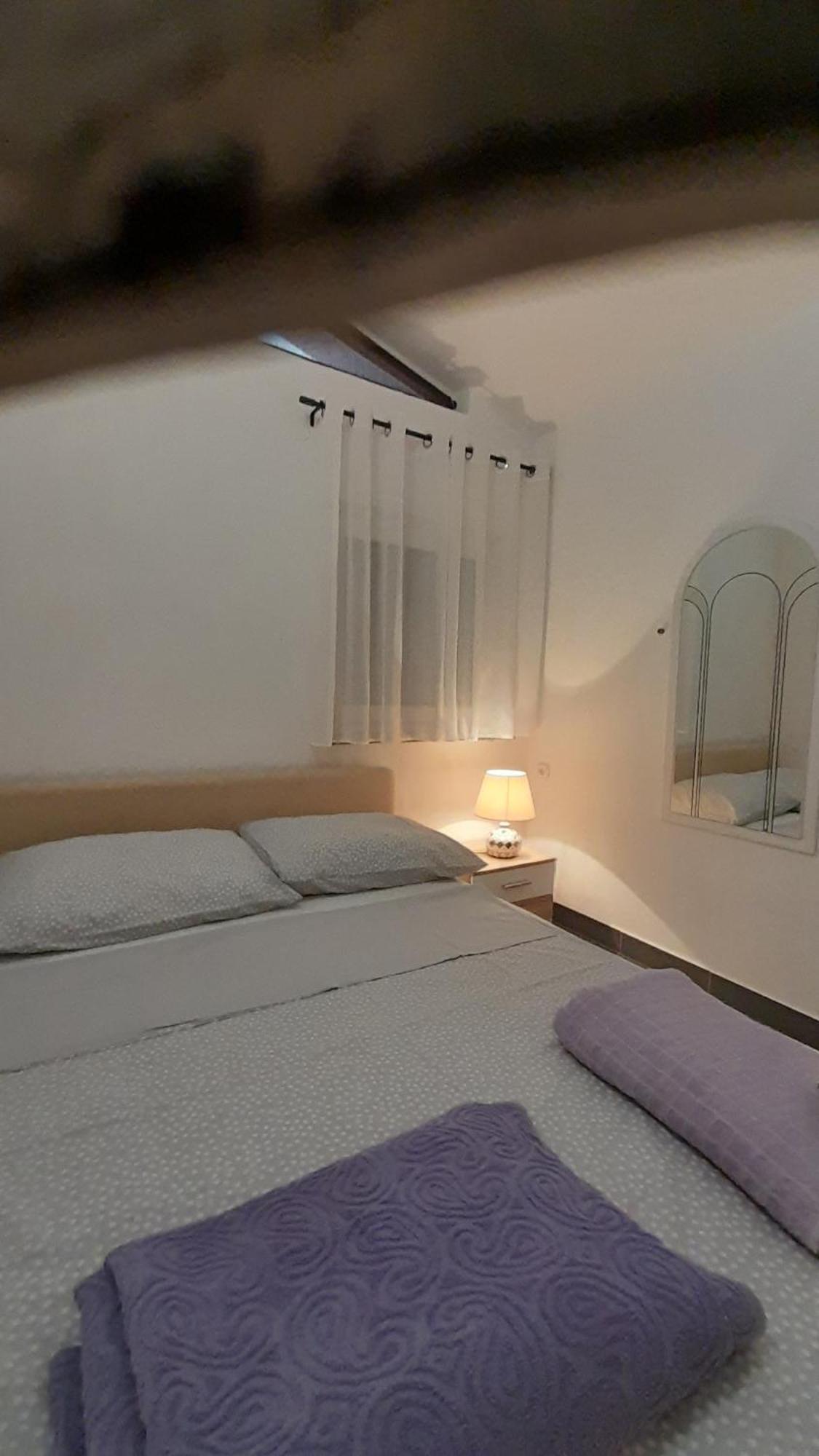 Apartmani Ivankovic Karlobag Cameră foto